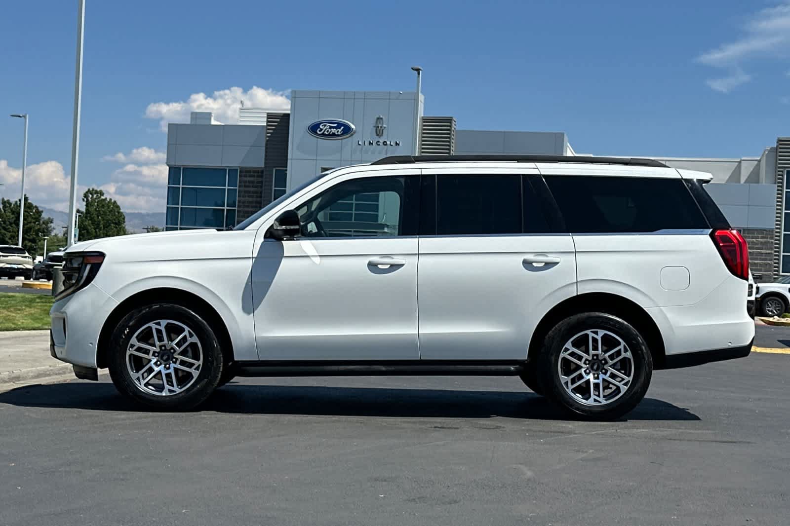 Certified 2025 Ford Expedition Active AWD/4WD image 5