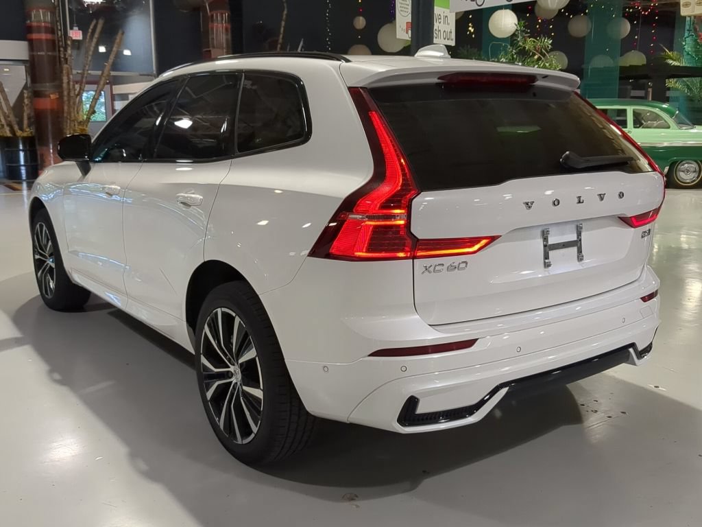 Used 2025 Volvo XC60 B5 Plus AWD/4WD image 10