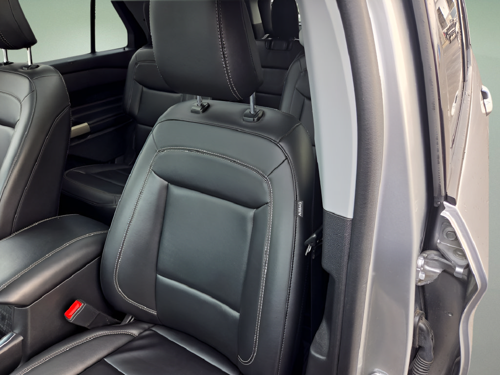 Certified 2023 Ford Explorer XLT w/ Equipment Group 202A AWD/4WD image 14