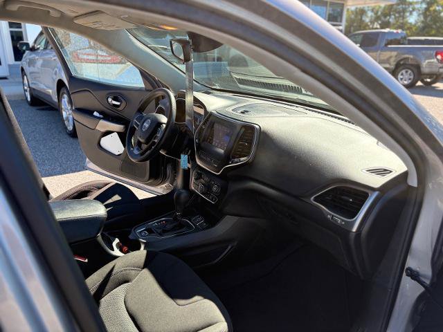 Used 2021 Jeep Cherokee Latitude FWD image 14