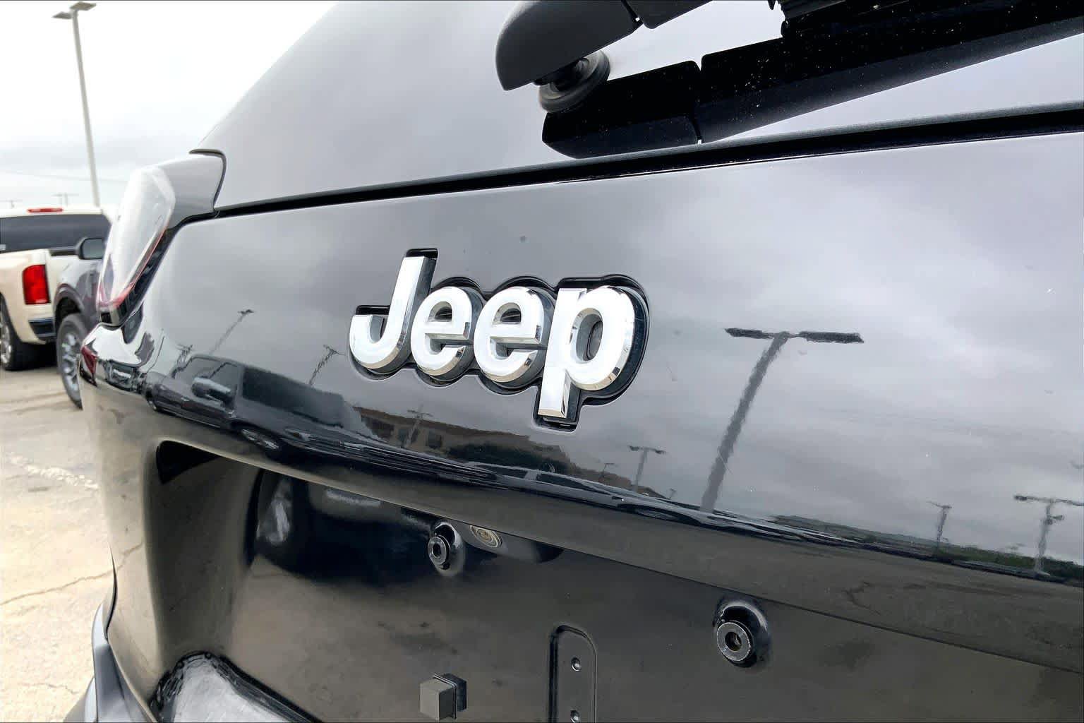 Used 2020 Jeep Cherokee Latitude Plus FWD image 26