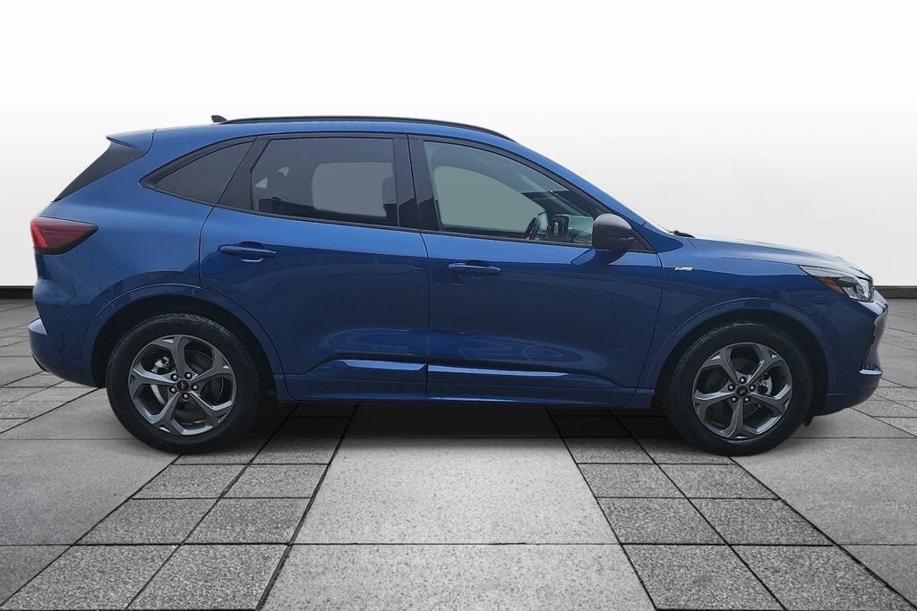 Certified 2023 Ford Escape ST-Line w/ Tech Pack #1 FWD image 4
