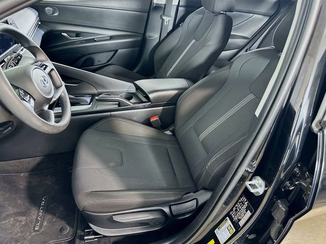 Used 2022 Hyundai Elantra SE image 19