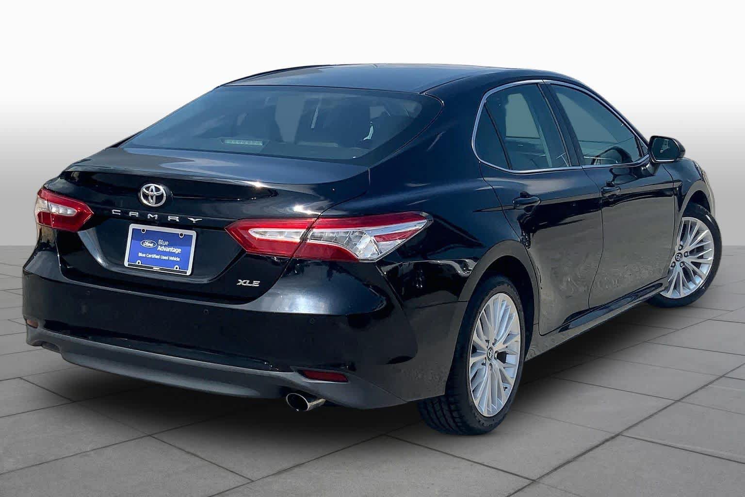 Used 2018 Toyota Camry XLE FWD image 13