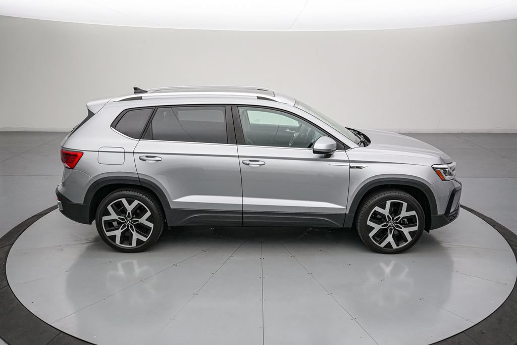 Used 2023 Volkswagen Taos SEL AWD/4WD image 3