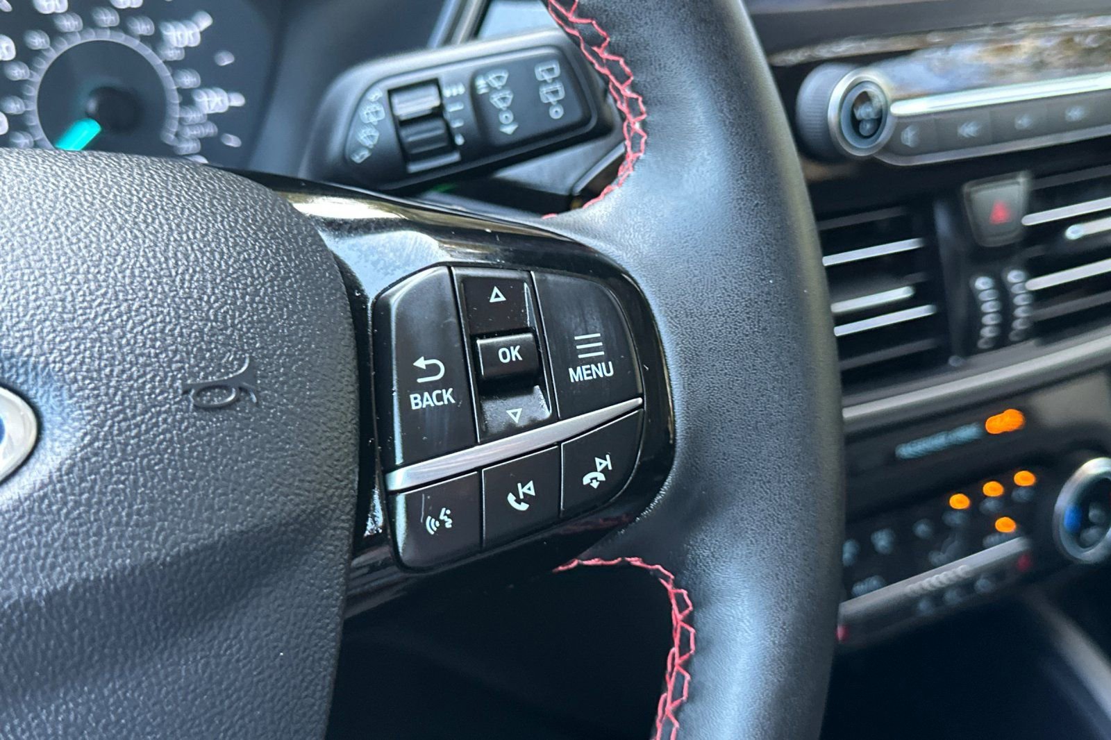 Certified 2022 Ford Escape SEL w/ SEL Stealth AWD Package image 36