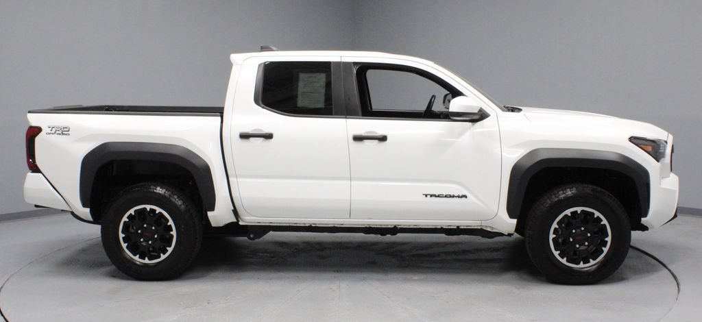 Used 2025 Toyota Tacoma TRD Off-Road AWD/4WD image 11
