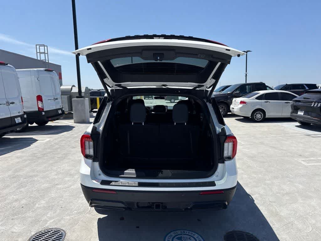 Certified 2025 Ford Explorer ST-Line RWD image 9