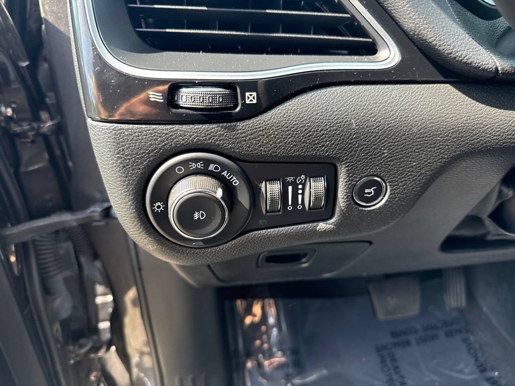 Used 2023 Jeep Cherokee Altitude Lux w/ Mopar Interior Package AWD/4WD image 18