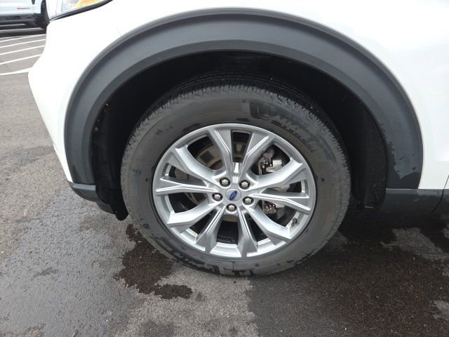 Certified 2023 Ford Explorer XLT w/ Equipment Group 202A image 16