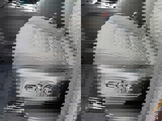 Used 2020 Chevrolet Equinox LT image 13