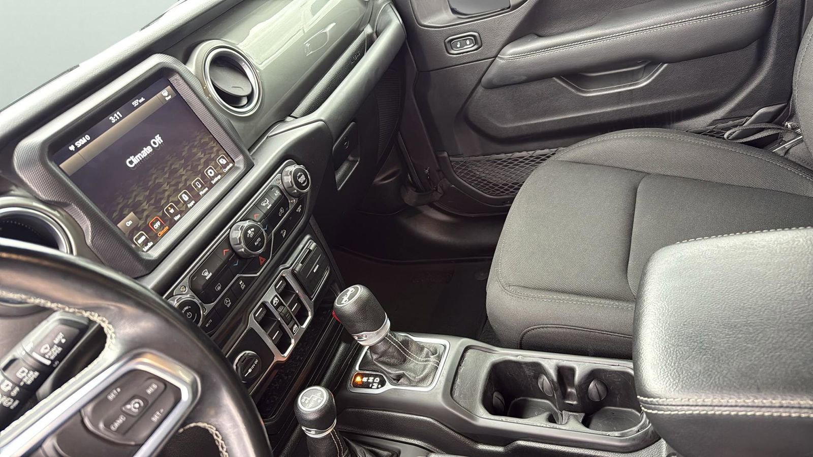 Used 2020 Jeep Wrangler Unlimited Sahara image 21