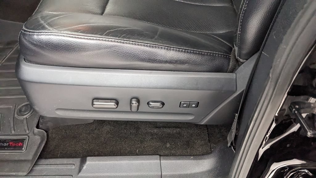 Certified 2017 Ford Expedition XLT w/ Equipment Group 202A AWD/4WD image 28