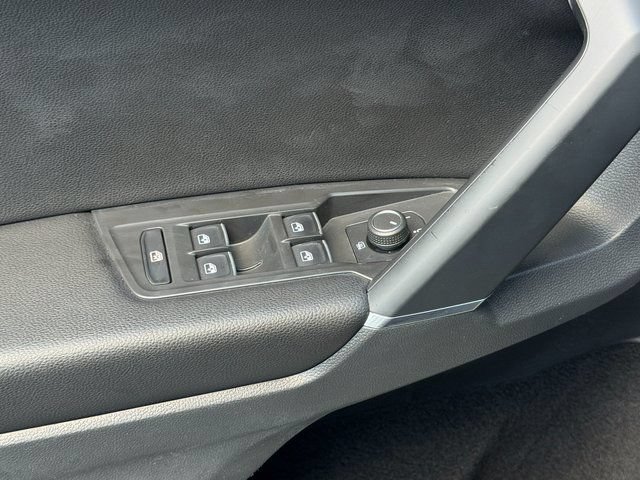 Used 2020 Volkswagen Tiguan SE FWD image 23