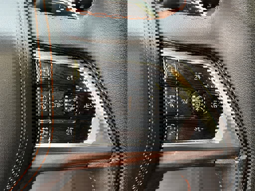 Used 2023 Jeep Grand Cherokee Summit w/ Luxury Tech Group V image 25