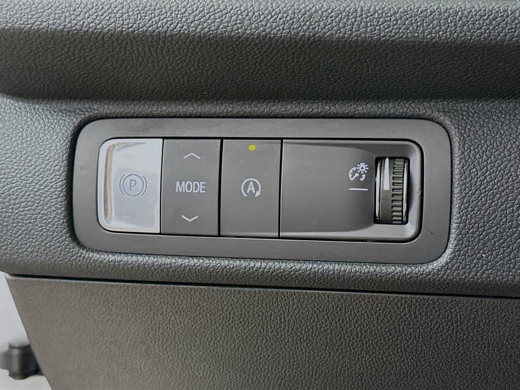 Used 2025 Chevrolet Traverse LT w/ Driver Confidence Package FWD image 27