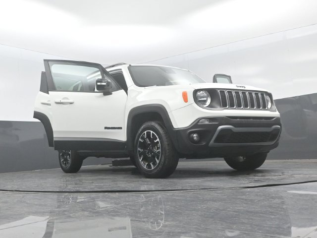 Used 2023 Jeep Renegade Latitude AWD/4WD image 30