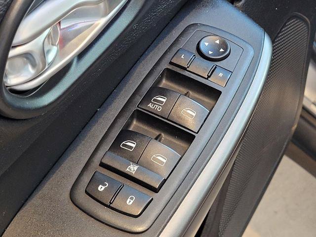 Used 2019 Jeep Cherokee Latitude w/ Popular Appearance Group FWD image 18