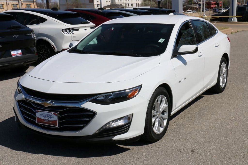 Used 2025 Chevrolet Malibu LT image 2