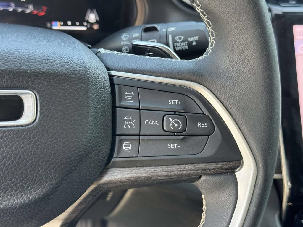 Used 2023 Jeep Grand Cherokee Limited AWD/4WD image 13