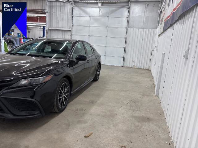 Used 2022 Toyota Camry SE image 1