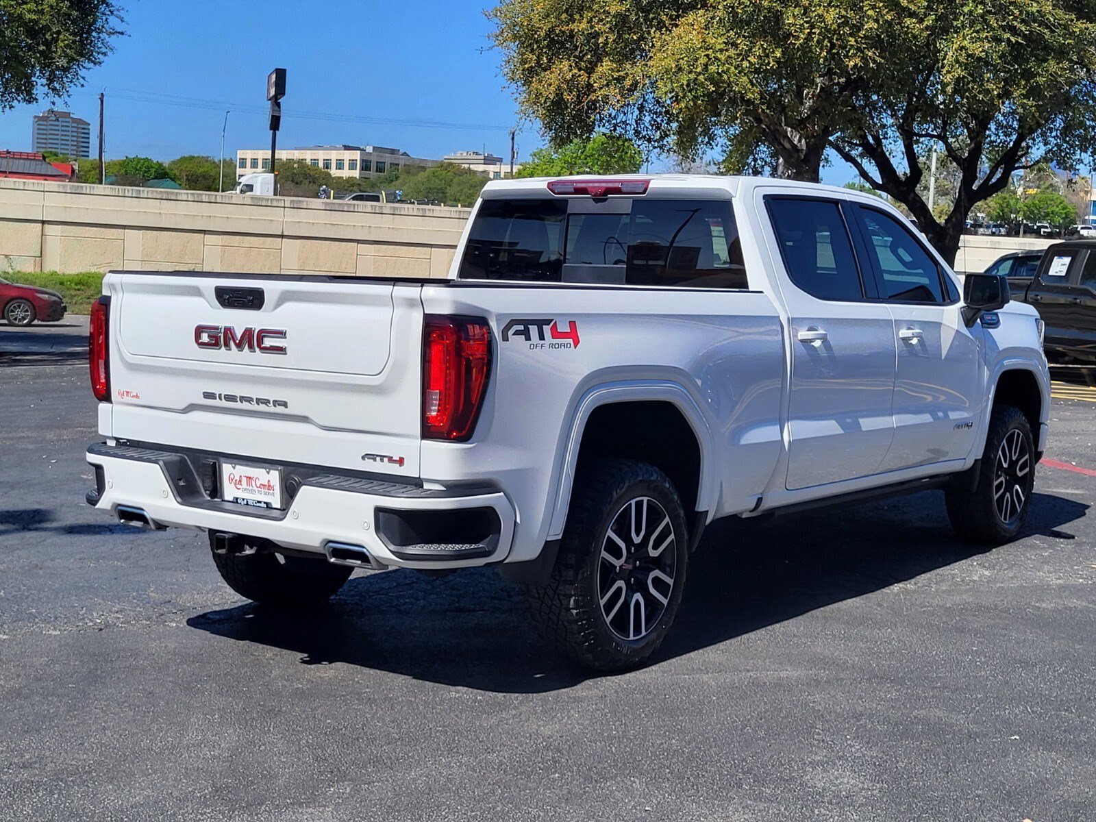 Used 2022 GMC Sierra 1500 AT4 w/ AT4 Premium Package image 4