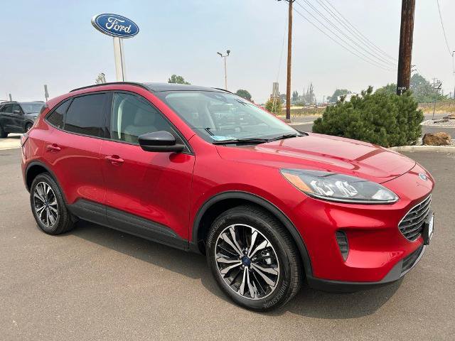 Certified 2022 Ford Escape SE w/ SE Sport Appearance Package AWD/4WD image 2