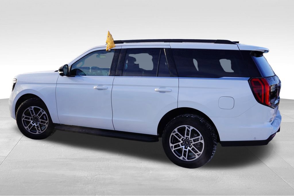 Certified 2025 Ford Expedition Active image 5