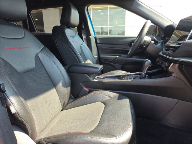 Used 2025 Jeep Compass Trailhawk AWD/4WD image 17
