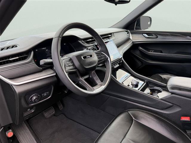 Used 2024 Jeep Grand Cherokee L Limited w/ Black Appearance Package AWD/4WD image 9