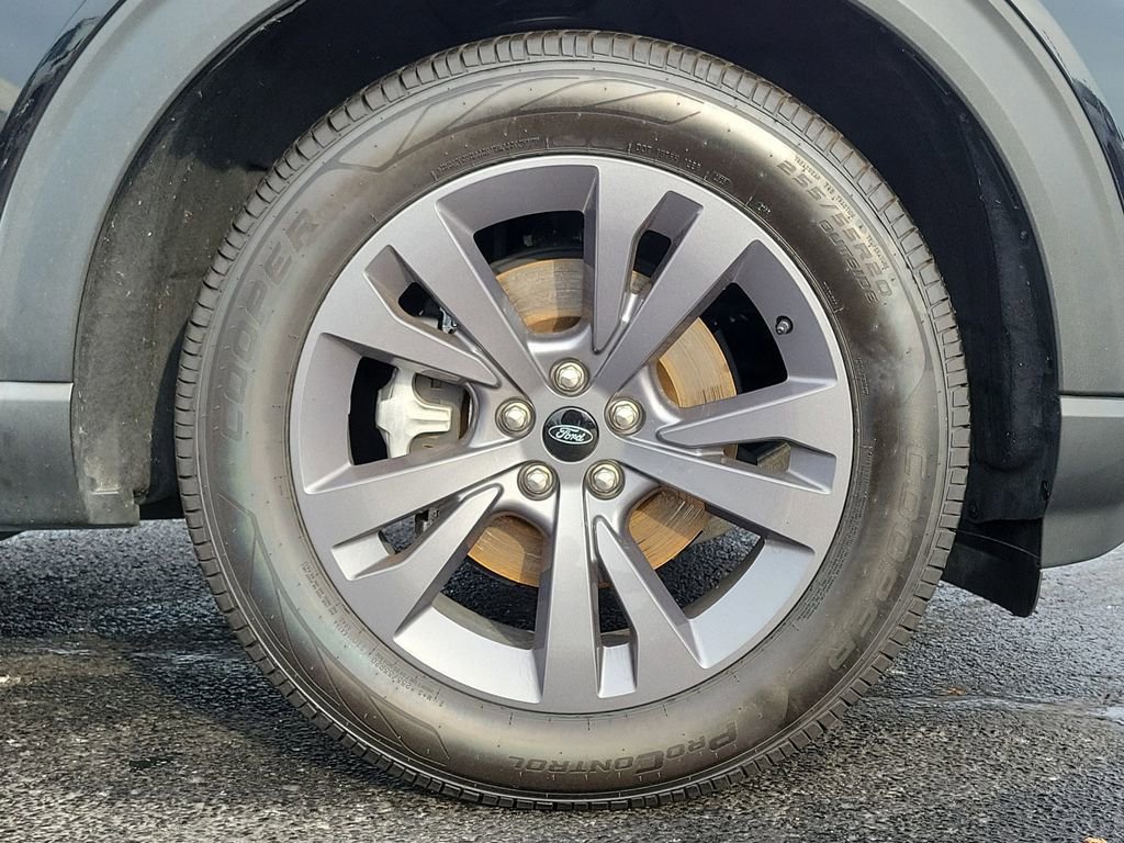 Certified 2022 Ford Explorer XLT w/ Equipment Group 202A image 9