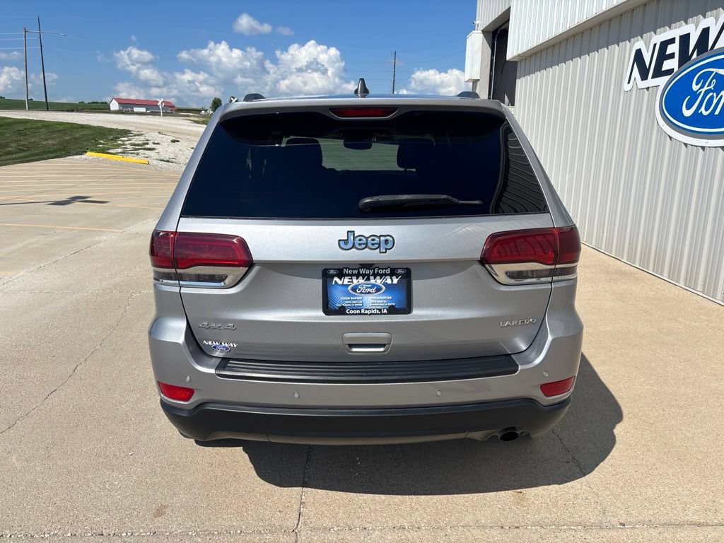 Used 2019 Jeep Grand Cherokee Laredo w/ 18" Wheel & 8.4" Radio Group AWD/4WD image 5