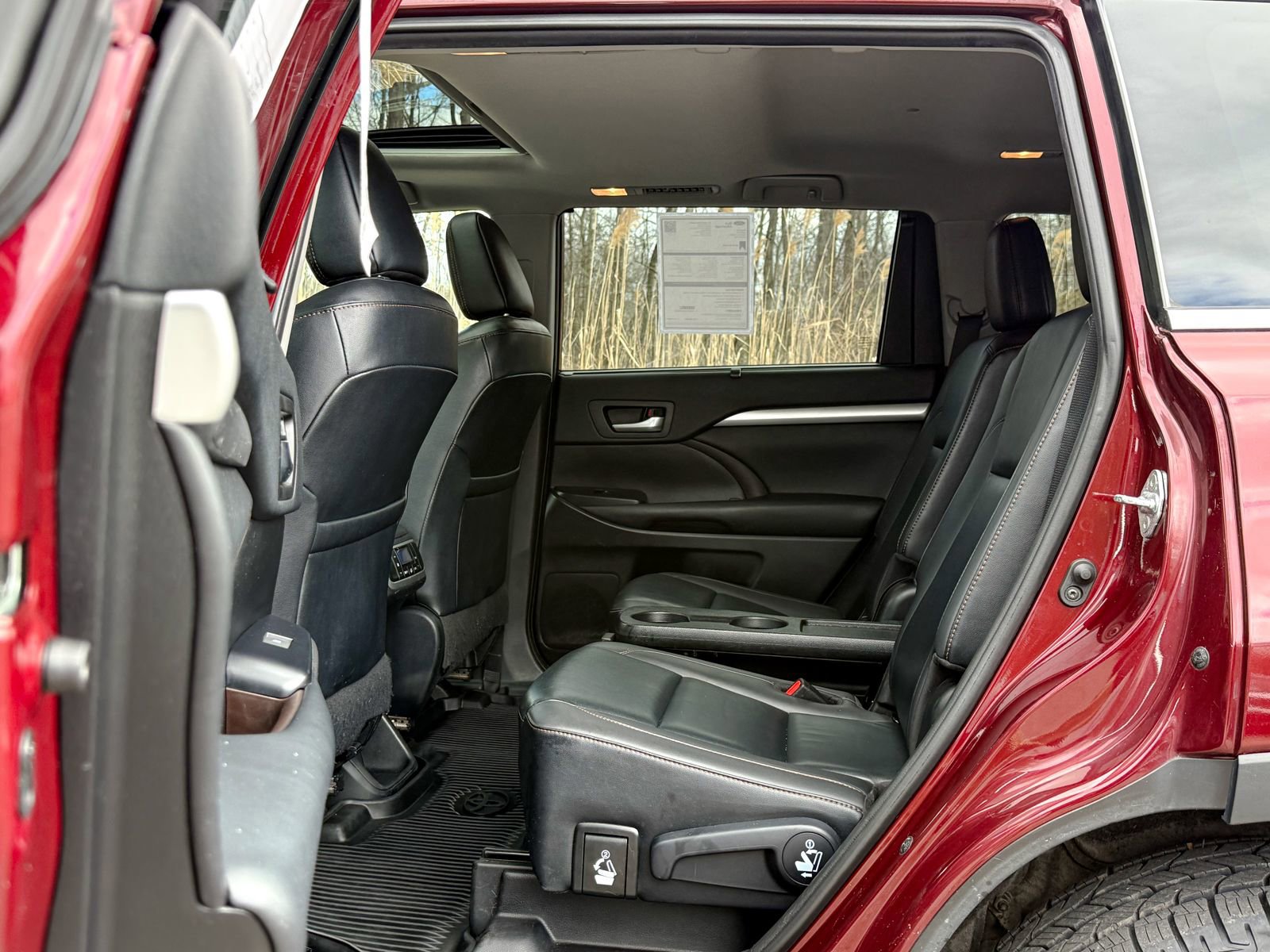 Used 2019 Toyota Highlander XLE AWD/4WD image 19