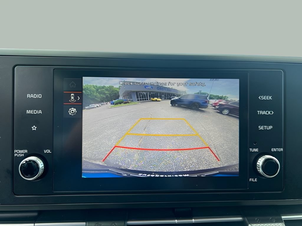Used 2024 Kia Carnival LX FWD image 18