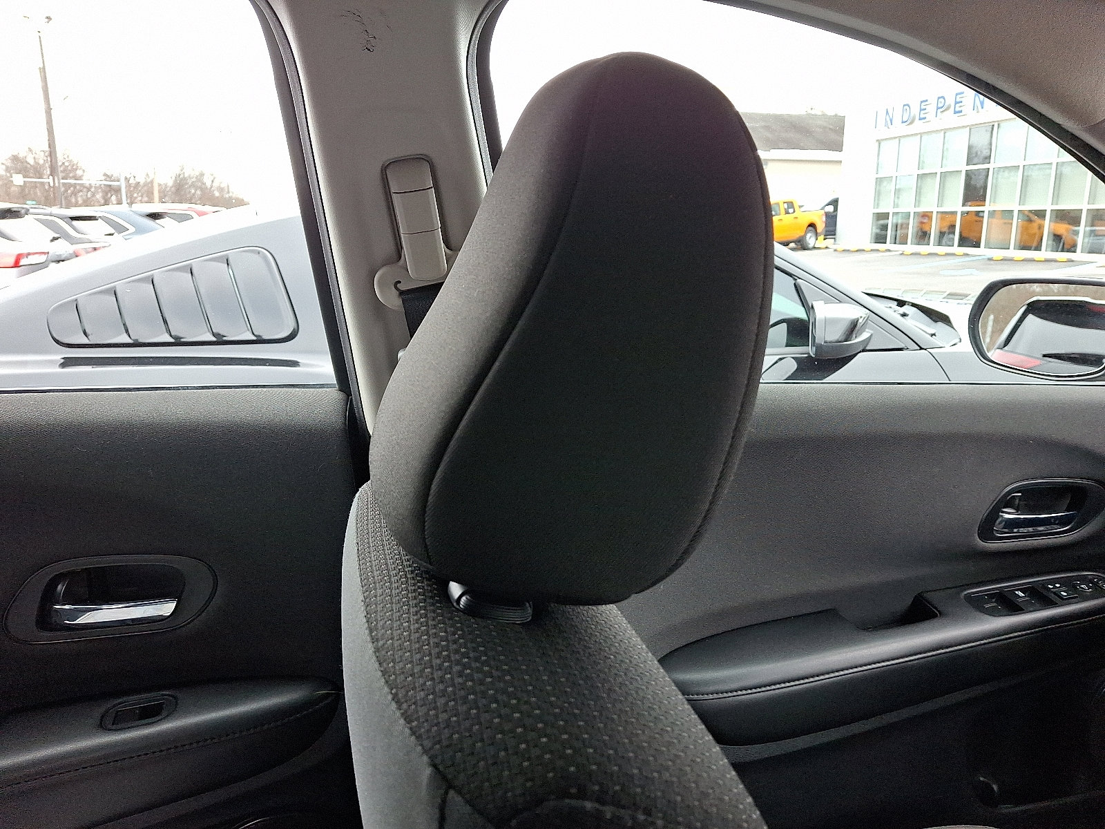 Used 2021 Honda HR-V LX image 11