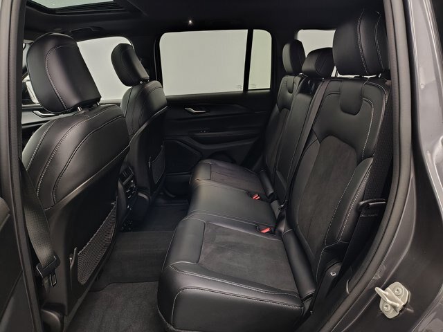Used 2023 Jeep Grand Cherokee Altitude AWD/4WD image 25