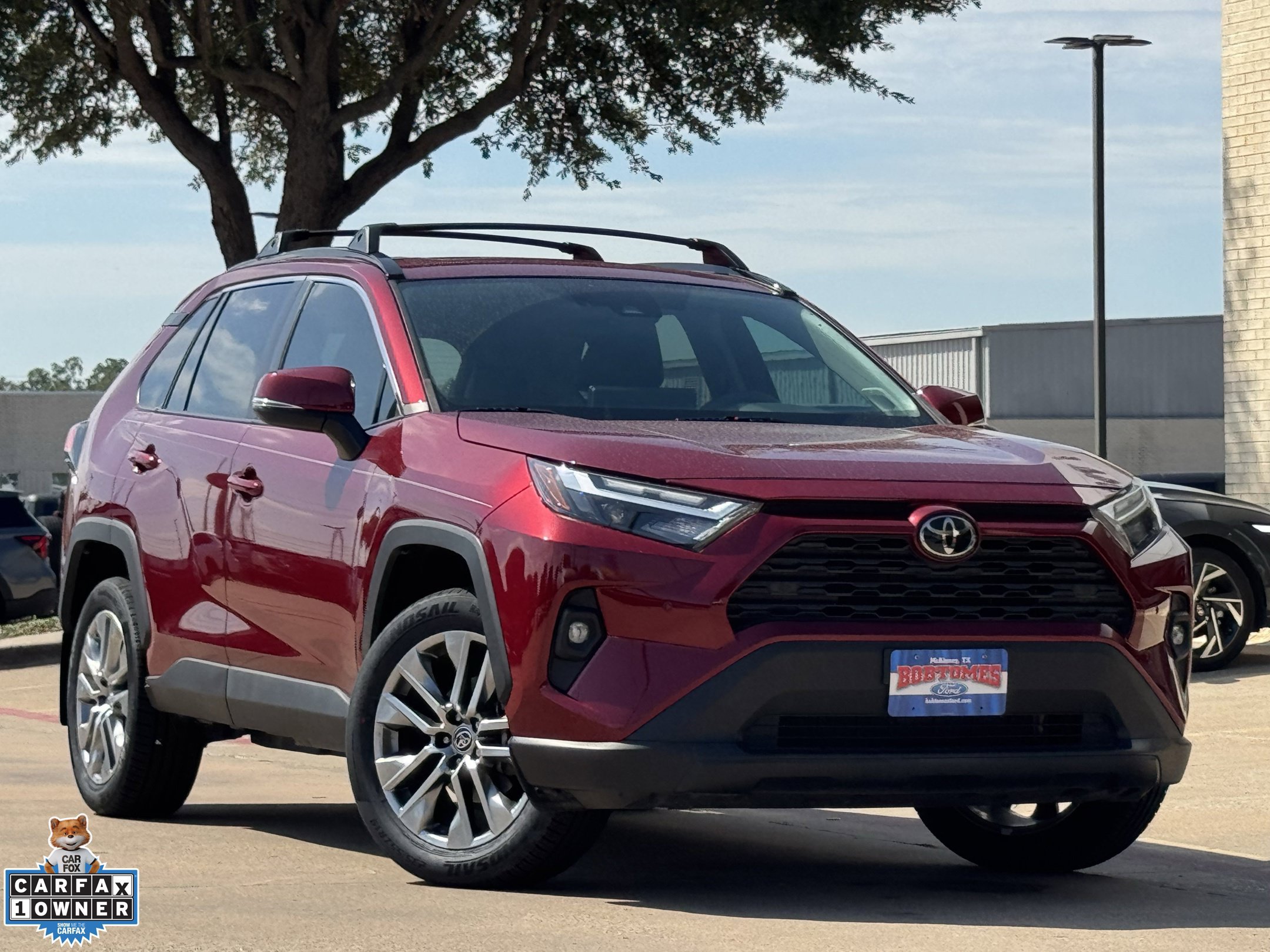 Used 2023 Toyota RAV4 XLE Premium FWD image 2