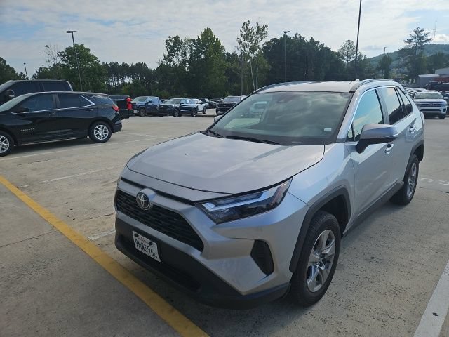 Used 2024 Toyota RAV4 XLE FWD image 5