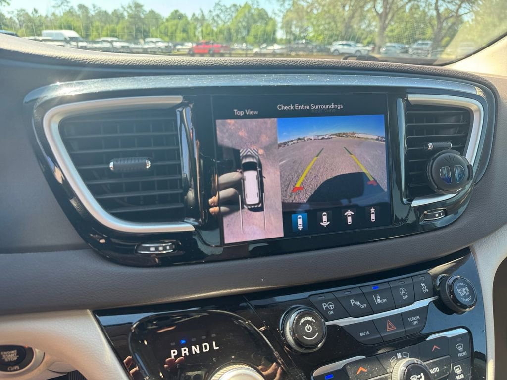 Used 2020 Chrysler Pacifica Touring w/ Advanced Safetytec Group FWD image 35
