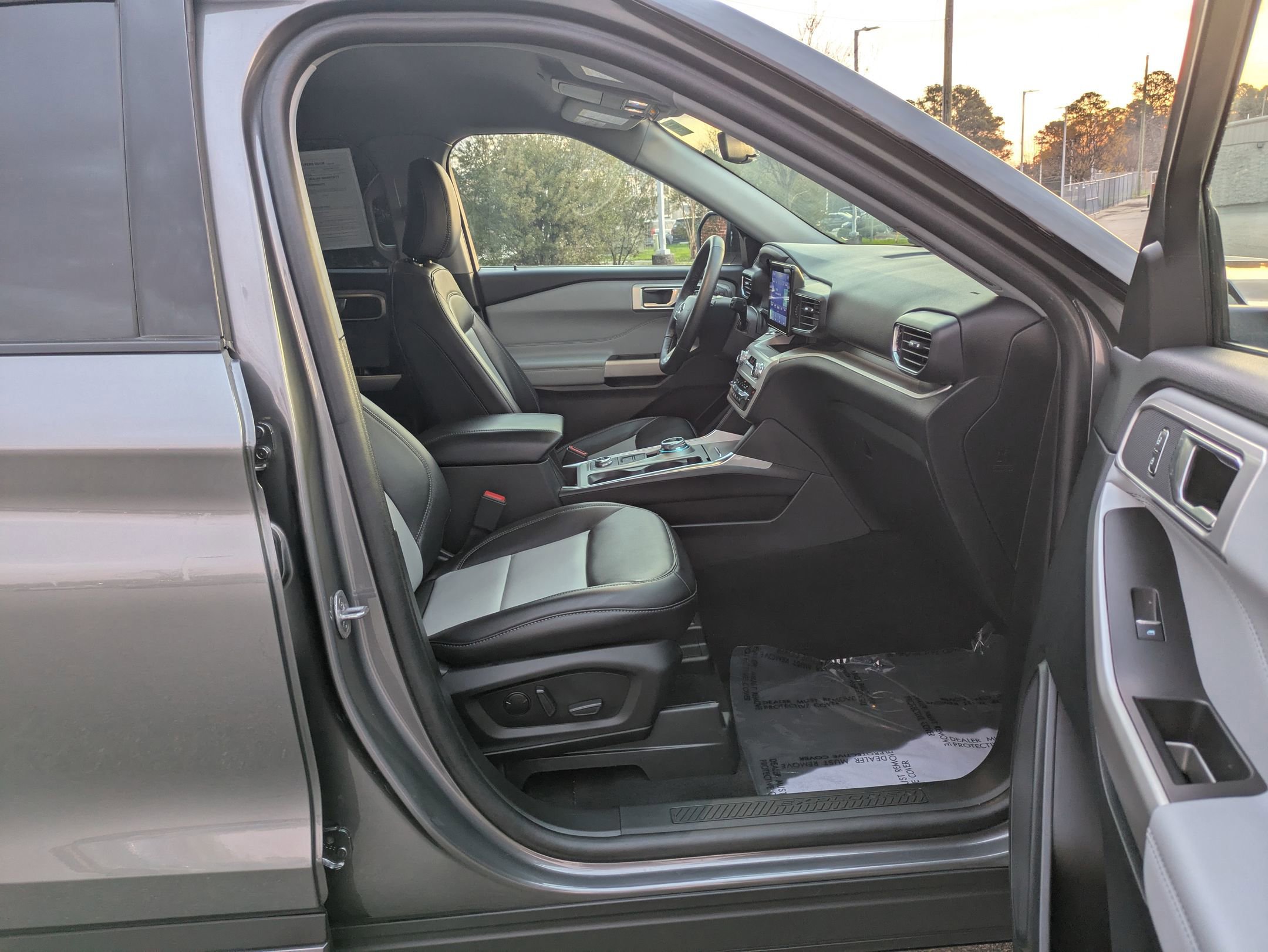 Certified 2024 Ford Explorer XLT w/ Equipment Group 202A image 33