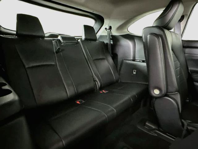 Used 2023 Toyota Highlander XLE FWD image 32