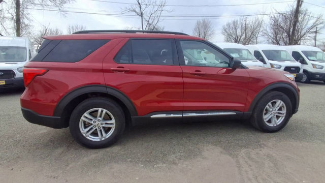 Certified 2022 Ford Explorer XLT w/ Equipment Group 202A image 9