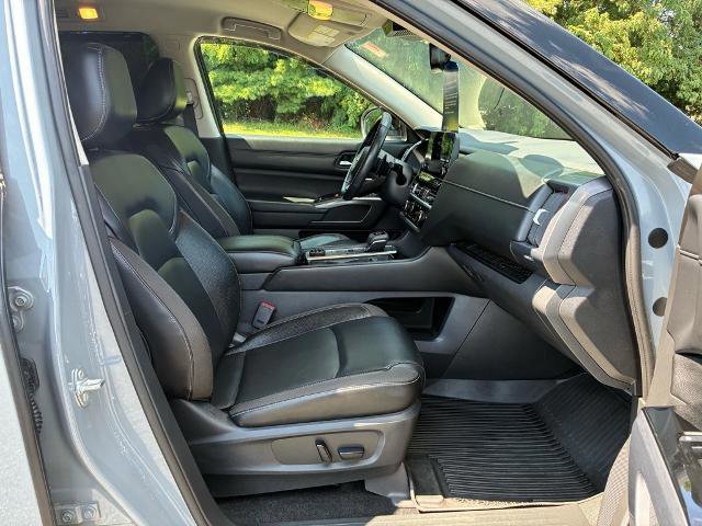 Used 2022 Nissan Pathfinder SL w/ SL Black Package image 15