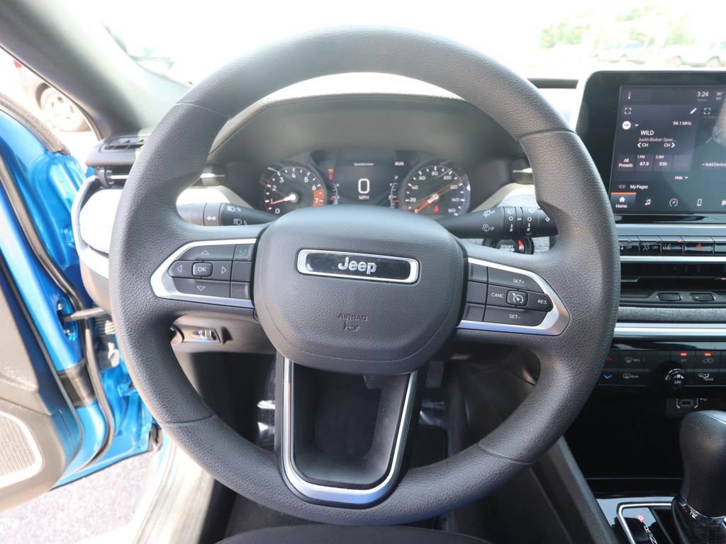 Used 2025 Jeep Compass Sport w/ Mopar Graphics Package AWD/4WD image 19