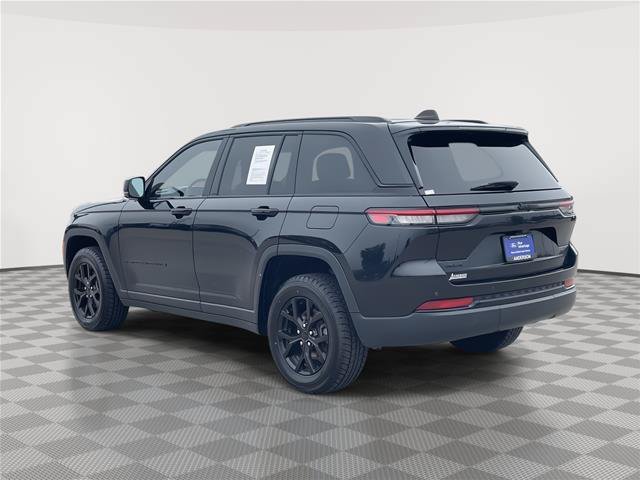 Used 2024 Jeep Grand Cherokee Altitude AWD/4WD image 9