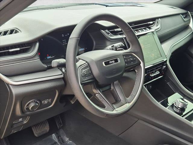 Used 2025 Jeep Grand Cherokee L Altitude AWD/4WD image 10