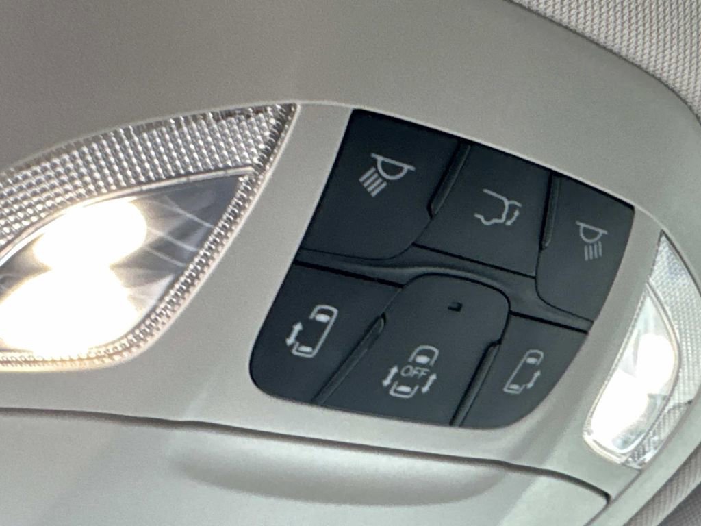 Used 2023 Chrysler Voyager LX image 32