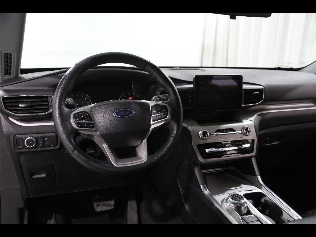 Certified 2022 Ford Explorer XLT w/ Equipment Group 202A image 8