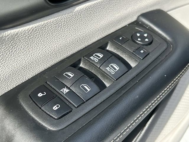 Used 2022 Chrysler Pacifica Touring-L FWD image 35