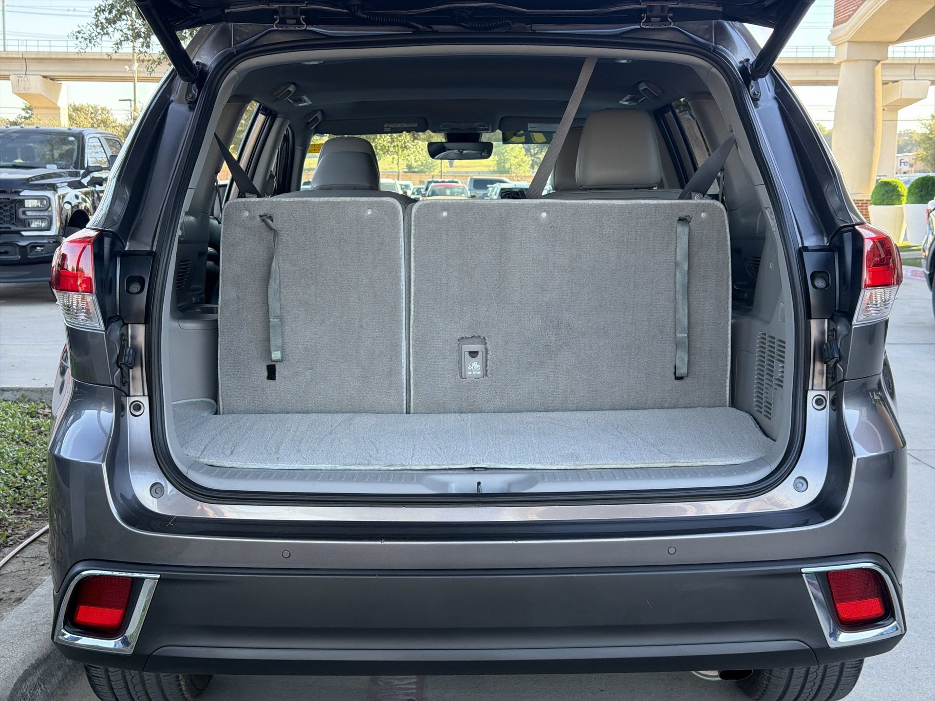 Used 2019 Toyota Highlander Limited FWD image 24